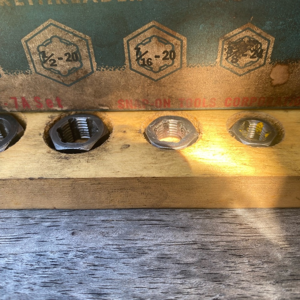 Snap Nut Size Rethreader Set - Black and Gold - Picture 7 of 8